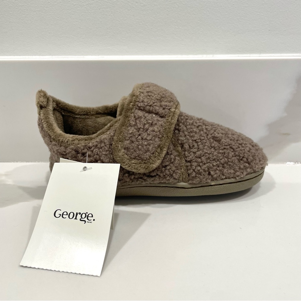 🟠5/$25 NEW George Brown Teddy Fleece Velcro-Strap Slippers (size 7/8 & 9/10)